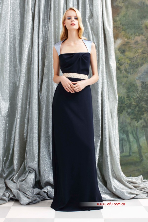 服装品牌Michael van der Ham发布了它的2013早春度假系列新品女装。本系列的女装以梦幻的大自然画布为背景，设计师用一系列花样繁多的印花来呼应这一背景，让本系列的女装显得时尚耀眼。